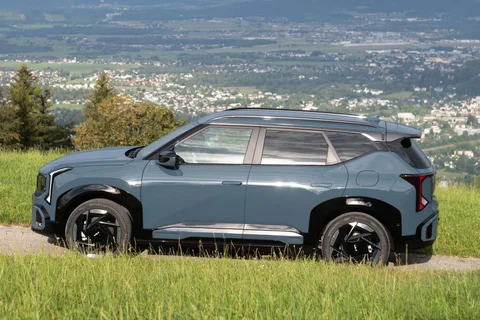 Kia Seltos 1.6 GDi Hybrid e-AWD X-Line Advanced 2026 suv view 11