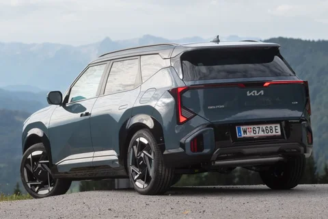 Kia Seltos 1.6 GDi Hybrid e-AWD X-Line Advanced 2026 suv view 8