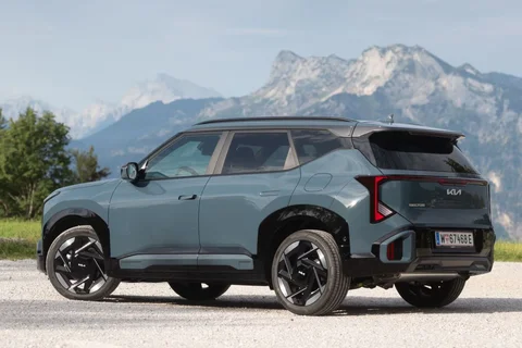 Kia Seltos 1.6 GDi Hybrid e-AWD X-Line Advanced 2026 suv view 12