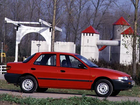 Kia Sephia 1.6i SLX 1993 view 4