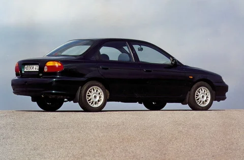 Kia Sephia 1.5 RS 1998 view 2