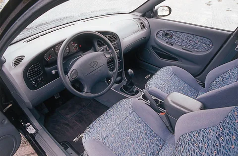 Kia Shuma 1.5 LS 1998 view 2