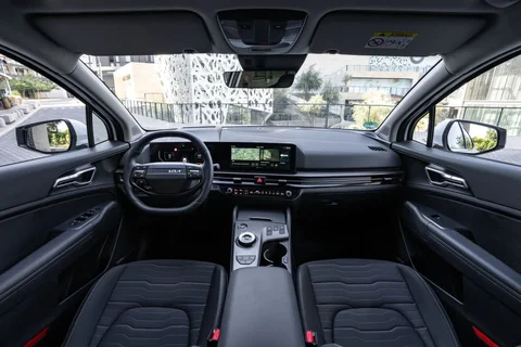 Kia Sportage 1.6 T-GDi Plug-in Hybrid AWD DynamicPlusLine 2025 view 2