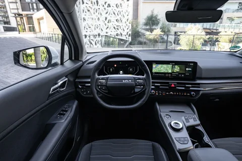 Kia Sportage 1.6 T-GDi Plug-in Hybrid AWD DynamicPlusLine 2025 view 3