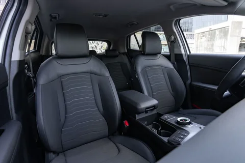 Kia Sportage 1.6 T-GDi Plug-in Hybrid AWD DynamicPlusLine 2025 view 9