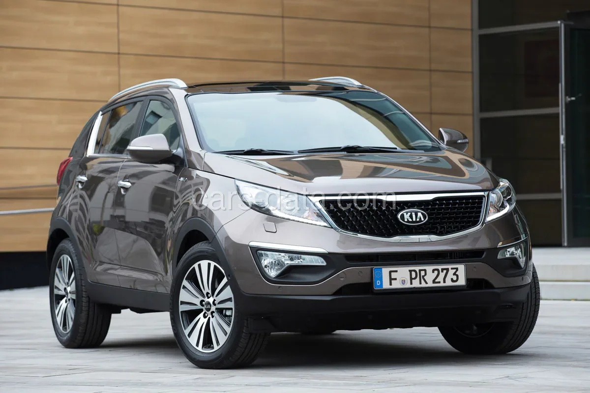 Kia Sportage 1.7 CRDi DynamicPlusLine 2015 front view