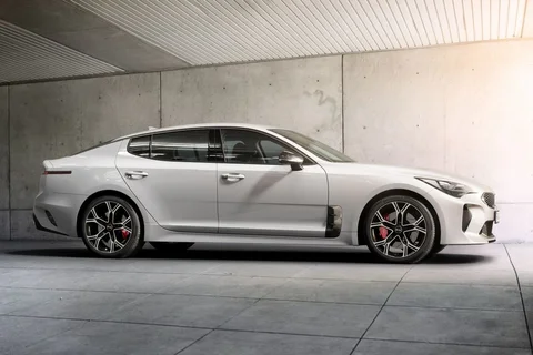 Kia Stinger 2.2 CRDi GT-Line 2017 view 3
