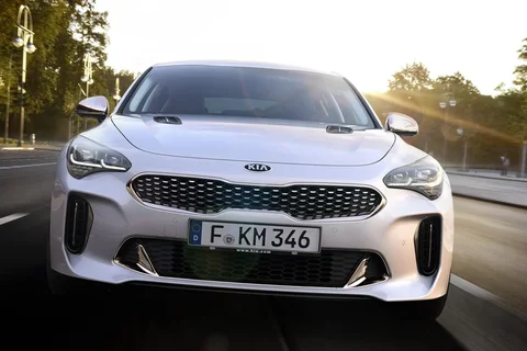 Kia Stinger 2.2 CRDi GT-Line 2017 view 5