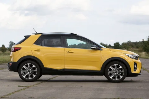 Kia Stonic 1.6 CRDi DynamicPlusLine 2018 view 3