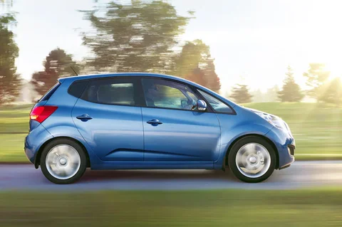 Kia Venga 1.6 CRDi Plus Pack 2012 view 3