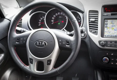 Kia Venga 1.4 CVVT DynamicPlusLine 2015 view 2