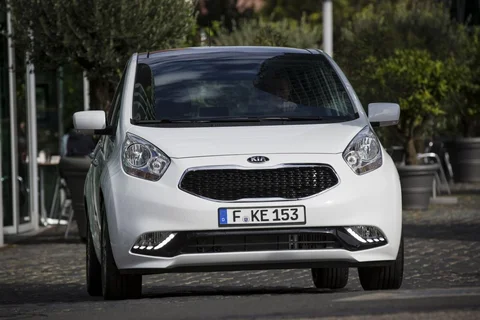 Kia Venga 1.4 CVVT DynamicPlusLine 2015 view 10