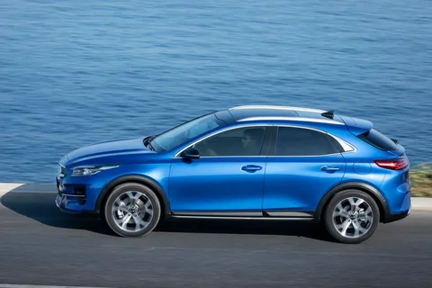 Kia XCeed 1.6 CRDi MHEV DynamicLine 2020 view 3