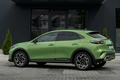 Kia XCeed 1.6 GDi PHEV DynamicPlusLine 2023 view 3