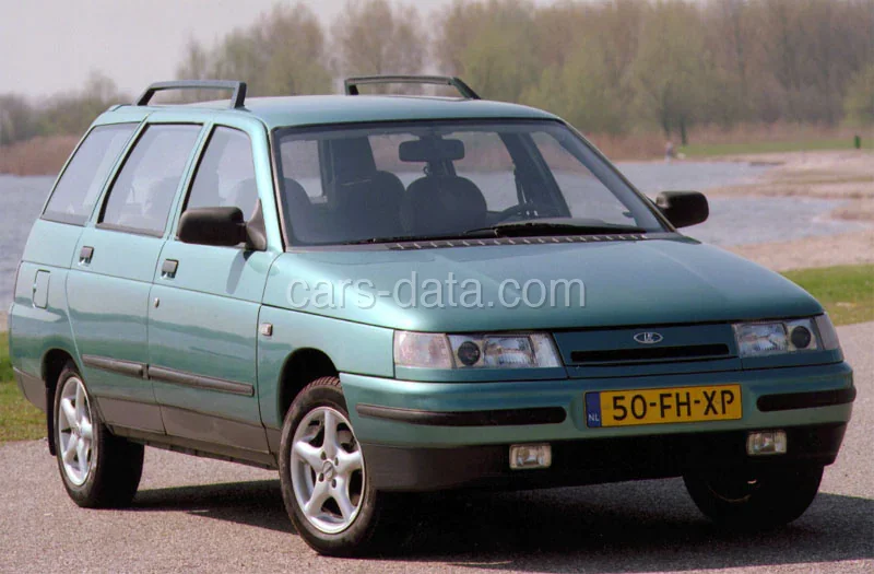 Lada 111 8V 2000 front view