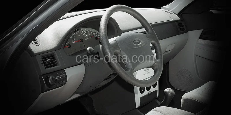 Lada Priora 2172 1.6 2010 front view