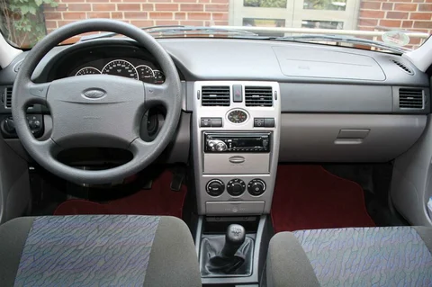 Lada Priora 2172 1.6 2010 view 2