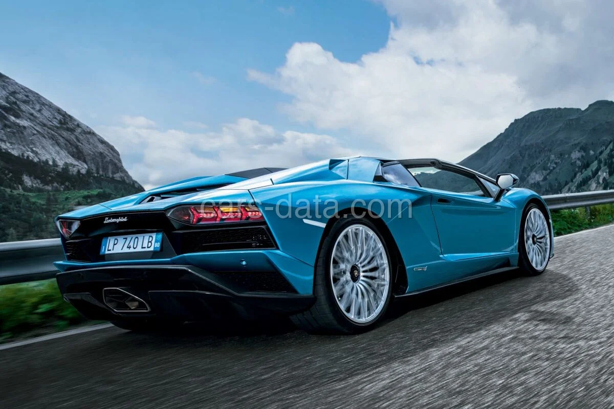 Lamborghini Aventador Roadster S 2017 front view