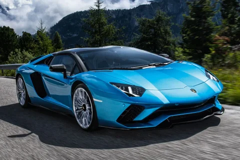 Lamborghini Aventador Roadster S 2017 view 3