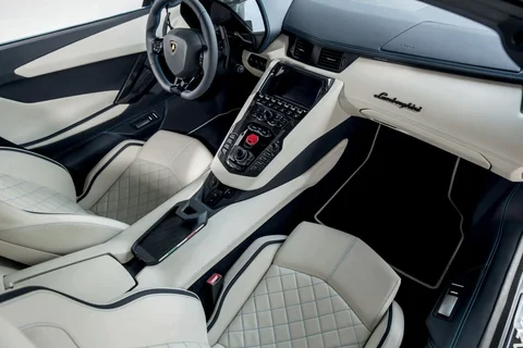 Lamborghini Aventador Roadster S 2017 view 5