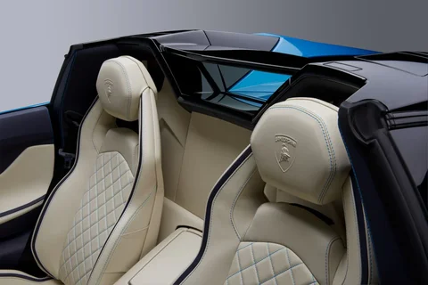 Lamborghini Aventador Roadster S 2017 view 7