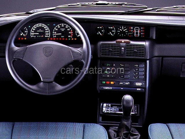 Lancia Delta HPE 2.0 16v 1995 front view