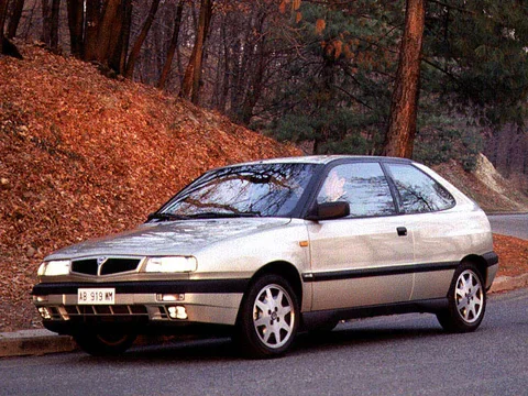 Lancia Delta HPE 2.0 16v 1995 view 4