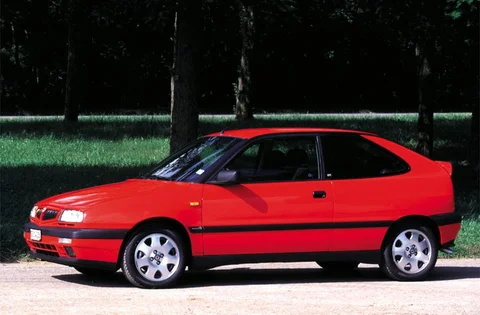Lancia Delta HPE 2.0 16v 1995 view 3