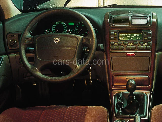 Lancia Kappa SW 2.4 JTD LS 1998 front view