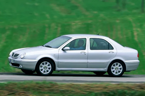 Lancia Lybra 1.8 16v LS Plus 2003 view 8