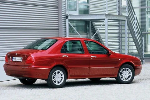 Lancia Lybra 1.8 16v LS Plus 2003 view 2
