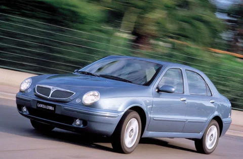 Lancia Lybra 1.8 16v LS Plus 2003 view 5