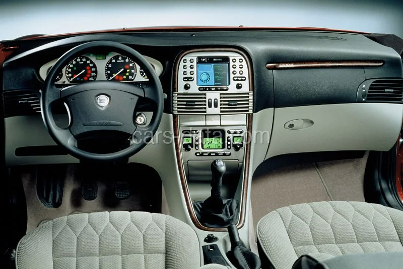 Lancia Lybra SW 1.9 JTD LS Plus 2003 front view