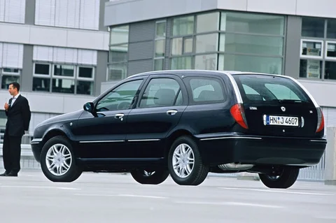 Lancia Lybra SW 1.9 JTD LS Plus 2003 view 2