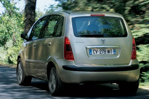 Lancia Musa 1.4 8v Argento 2007 view 1