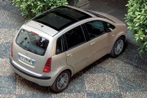 Lancia Musa 1.4 8v Argento 2007 view 4