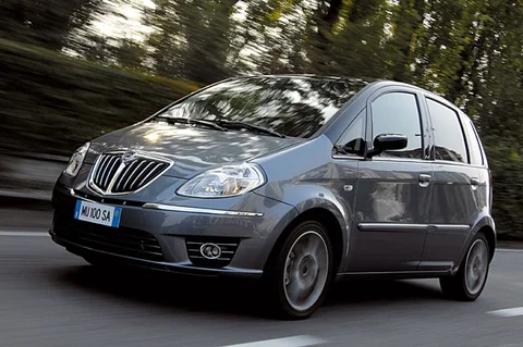 Lancia Musa 1.4 8v Argento 2008 view 2