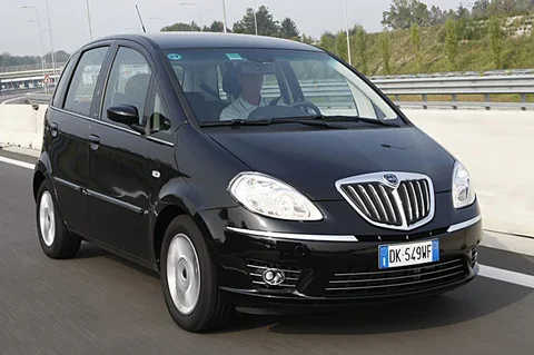 Lancia Musa 1.4 8v Argento 2008 view 9