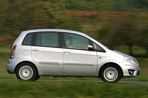 Lancia Musa 1.4 8v Argento 2008 view 10