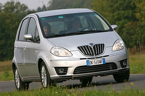 Lancia Musa 1.4 8v Argento 2008 view 12