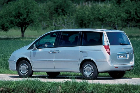 Lancia Phedra 2.0 16v 2005 view 9