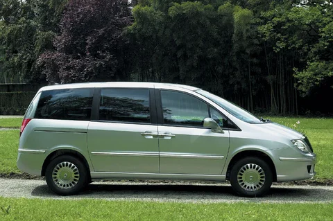 Lancia Phedra 2.0 16v 2005 view 3