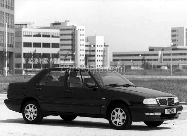 Lancia Thema 2.0 i.e. 1992 front view