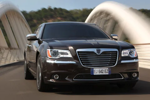 Lancia Thema 3.6 V6 Pentastar Executive 2011 view 2