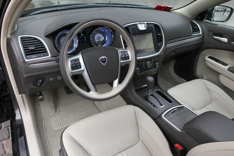 Lancia Thema 3.6 V6 Pentastar Executive 2011 view 8