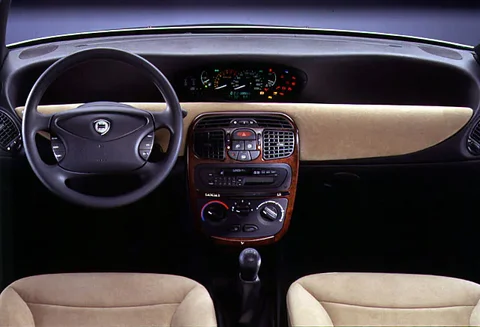 Lancia Ypsilon 1.2 16v LX 1997 view 2