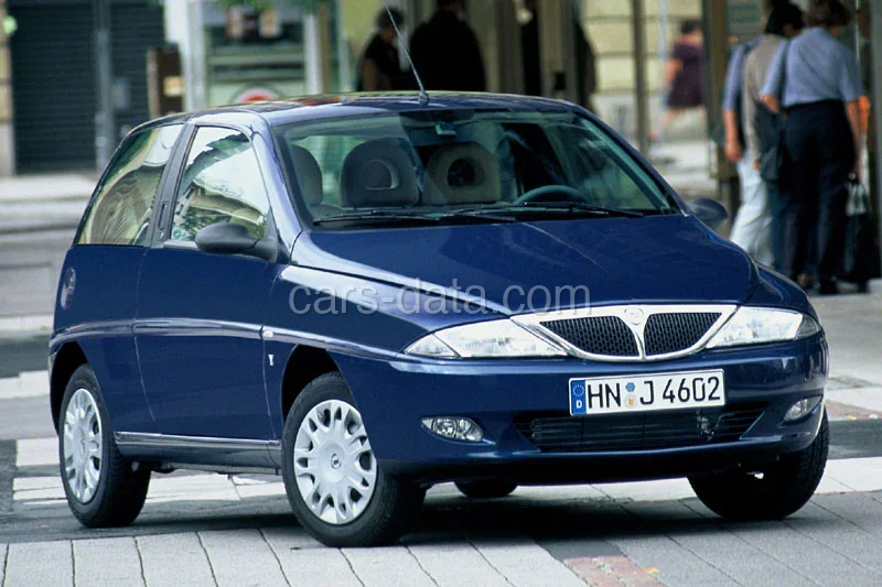 Lancia Ypsilon 1.2 Unica 2003 front view