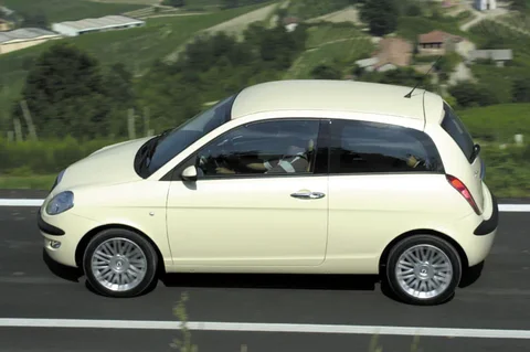 Lancia Ypsilon 1.4 16v Momo-Design 2006 view 10