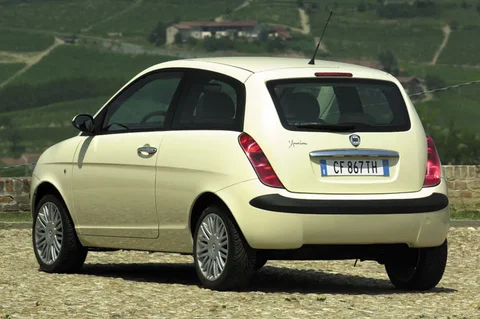 Lancia Ypsilon 1.4 16v Momo-Design 2006 view 3