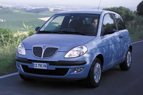 Lancia Ypsilon 1.4 16v Momo-Design 2006 view 5